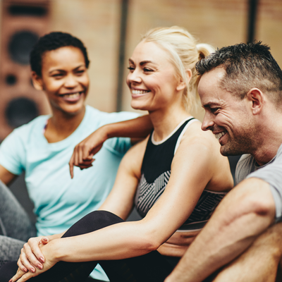 lachende Menschen beim Training